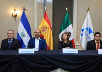 Docentes universitarios aprenden sobre la inteligencia artificial