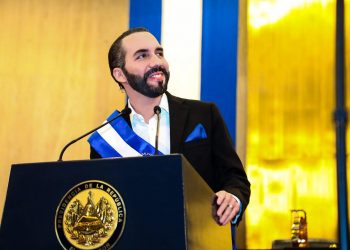 Roy Campos: «En El Salvador no ha surgido una figura que tenga la credibilidad del presidente Bukele»
