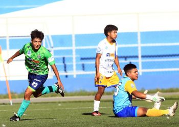 Santa Tecla voló con goles ante Ahuachapán