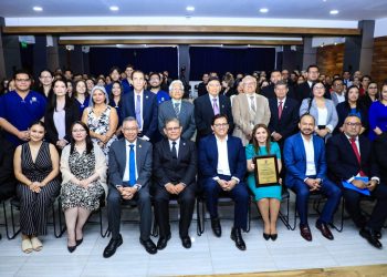 Universidad Evangélica recibe acreditación internacional en Doctorado en Medicina