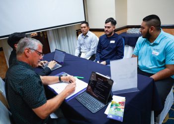 Empresa de EE. UU. recluta a salvadoreños