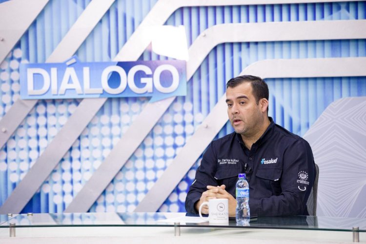 El director de Fosalud, Carlos Núñez, dijo que a escala nacional la población recibe atención en las diferentes unidades de salud. Foto: Cortesía.