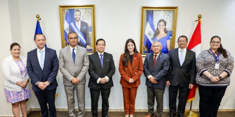 Las delegaciones de ambos países discutieron los avances en El Salvador.