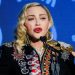 Madonna sufre aparatosa caída durante una presentación en EE. UU.
