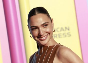 La actriz de «Wonder Woman», Gal Gadot, presentó a su cuarta hija con esta tierna imagen