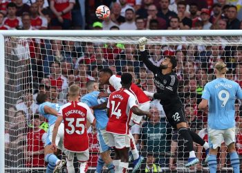 Manchester City y Arsenal se juegan buena parte de sus opciones de título, con el Liverpool de observador