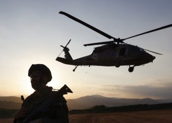 Tres fallecidos al caer helicóptero militar en frontera de EE. UU.