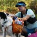 Un abogado y su perro impulsan el «plogging» a favor del reciclaje en Chile