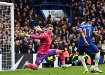 Chelsea alcanza semifinales de Copa tras sufrir contra Leicester