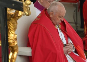 El papa reza por las víctimas del «cobarde» atentado en Rusia