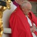 El papa reza por las víctimas del «cobarde» atentado en Rusia