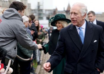 El rey Carlos III asiste a las ceremonias de Pascua