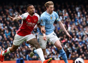 Arsenal rescata un punto en su visita al Manchester City (0-0), Liverpool líder