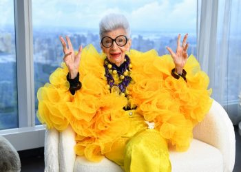 Muere la icónica diseñadora estadounidense Iris Apfel a los 102 años