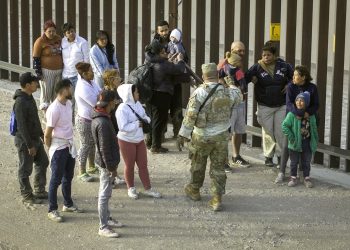 Texas podrá detener a migrantes en situación irregular