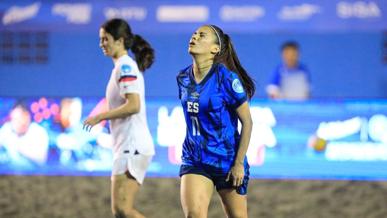 La selección playera femenina cae ante Estados Unidos y se complica –  Diario El Salvador