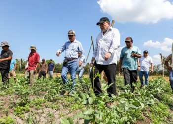 Ministro de Agricultura verifica avances del programa Rural Adelante en Concepción Batres