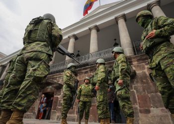 Un militar muerto y tres heridos en emboscada a patrulla en Ecuador