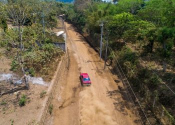 Comienza la pavimentación de calle en California, Usulután
