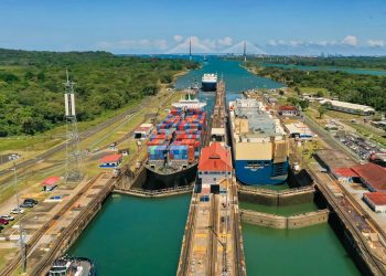 Canal de Panamá espera normalizar tránsito en menos de un año por las lluvias