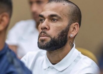 Dani Alves sale en libertad provisional en España tras pagar millonaria fianza
