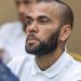 Dani Alves sale en libertad provisional en España tras pagar millonaria fianza