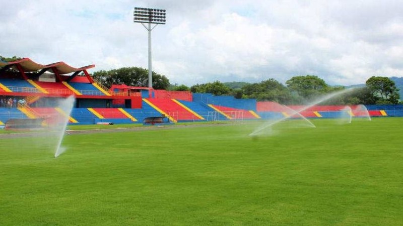 FAS pagará una multa económica por los aspersores del estadio Quiteño