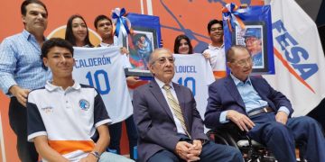 FESA rindió homenaje entre a Carlos Calderón y Mauricio Loucel.