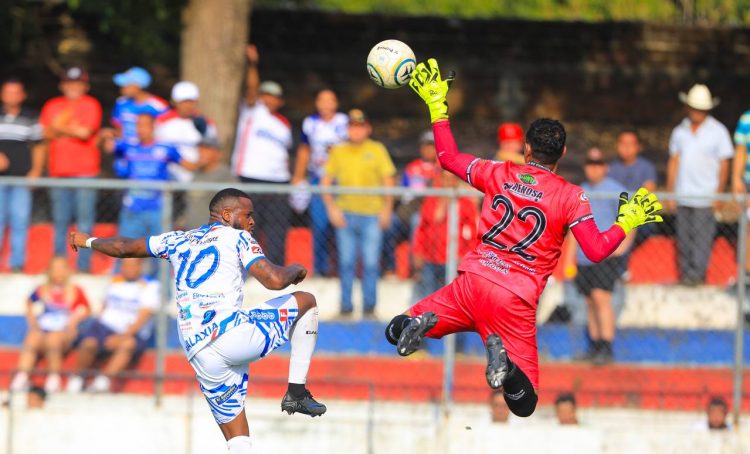 Por tema de salario, los jugadores de Firpo no ha entrenado esta semana. Foto: David Martínez.