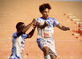 Firpo se olvida de sus problemas económicos y golea a Dragón