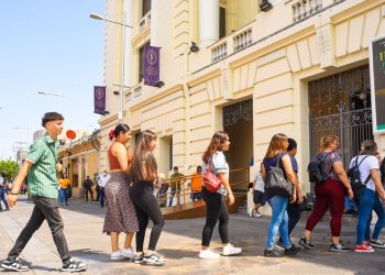 Dirección de Integración lleva a más de 400 salvadoreños al Teatro Nacional