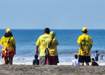Comandos de Salvamento recuperan cuerpo de hombre ahogado en playa San Marcelino