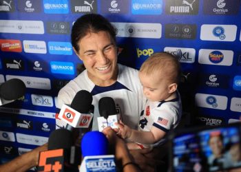 Estadounidense Samantha Witteman,  entre goles y pañales
