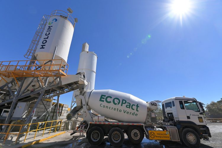 Con esta apuesta, plantas de concreto, Holcim abrió la puerta para que las familias también puedan optar por esta materia prima al momento de construir sus viviendas.