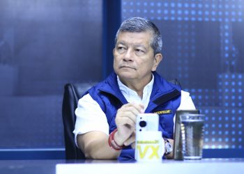 Manuel Flores afirma que es su derecho ser secretario general del FMLN