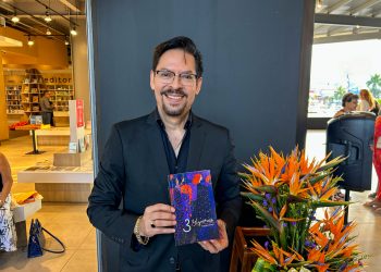 Augusto Borja lanza novela «3 mujeres»