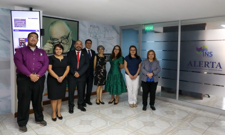 Avances. El espacio está destinado para la elaboración de la revista y generar  discusiones académicas. Foto: INS.