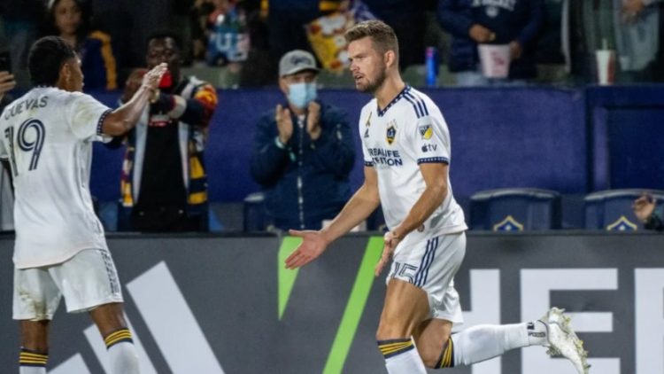 Zavaleta marcó gol con Los Ángeles Galaxy