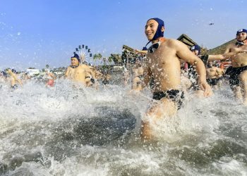 En el Puerto de La Libertad se realiza la prueba acuática El Paso del Hombre