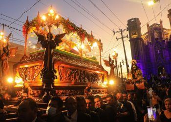 Protección Civil ejecuta operativo durante la procesión del Santo Entierro