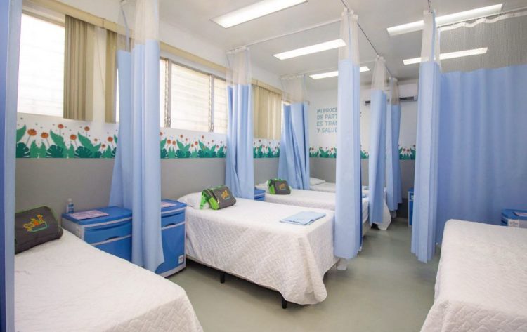 Cada establecimiento cuenta con lo necesario para recibir a las madres y sus bebés y brindarles todos los cuidados. Foto: Fosalud.