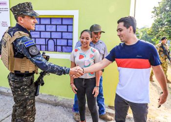 Chalatecos agradecen instalación de cerco de seguridad