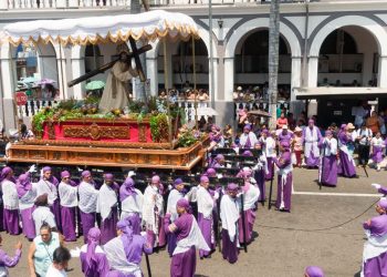 Equipos de primera respuesta brindan apoyo durante viacrucis en Sonsonate