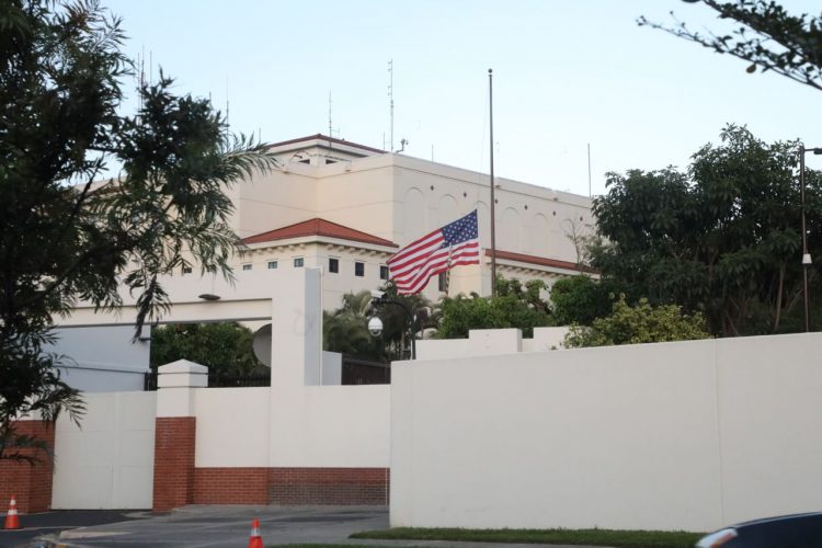 La Embajada de Estados Unidos en El Salvador indicó que, debido a trabajos de construcción, el cierre se realizará desde las 9:00 p.m. del lunes. Foto / Diario El Salvador.