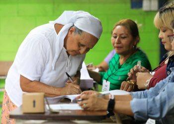 Habitante de Santa Lucia, Ilopango, destaca cambios en el país durante votación 2024