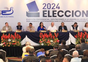 TSE juramenta a miembros de las mesas de trabajo para escrutinio final de elecciones municipales y Parlacen