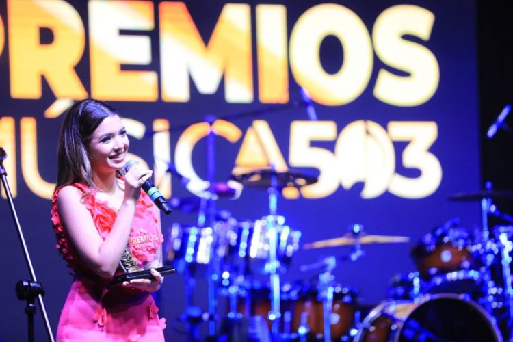 La joven Analu Dada se llevó cinco preseas en los Premios Música 503 en su 5° edición. (Foto: Sofía Mazariego/Diario El Salvador)