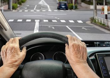 Una italiana de 103 años fue sorprendida al volante en plena noche y sin permiso