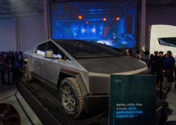 Tesla retira del mercado casi 4.000 Cybertruck por un problema del acelerador