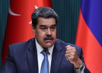 Maduro recibe en Caracas a Gustavo Petro para abordar agenda de trabajo
